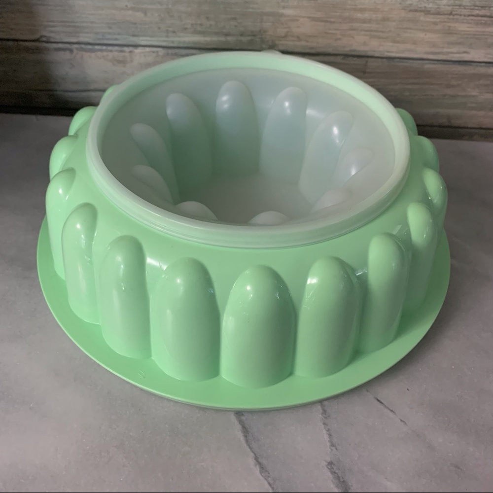 Vintage Tupperware Jello Gel Wreath Mold